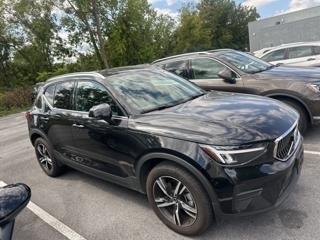 2025 Volvo XC40 B5 Core