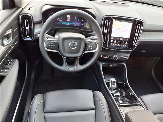 2026 Volvo XC40 B5 Ultra Dark Theme