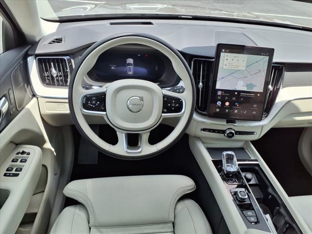 2026 Volvo XC60 B5 Ultra Dark Theme