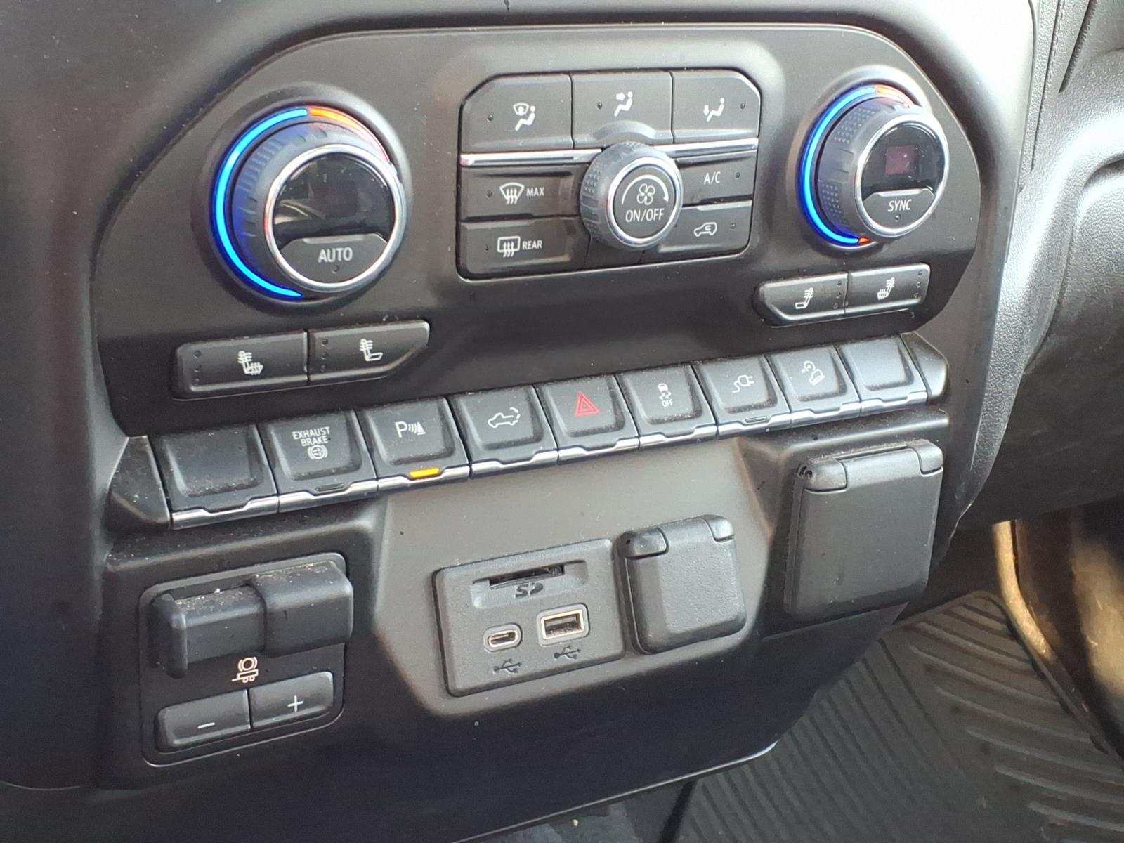 ChevroletSilverado 2500HD12