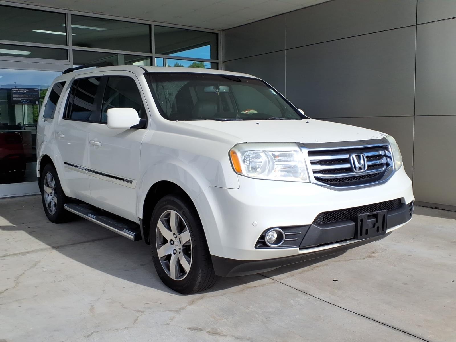 White 2015 Honda Pilot SUV / Crossover Front-Wheel Drive 5-Speed Automatic