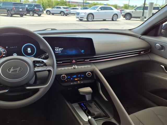 2024 Hyundai ELANTRA SEL