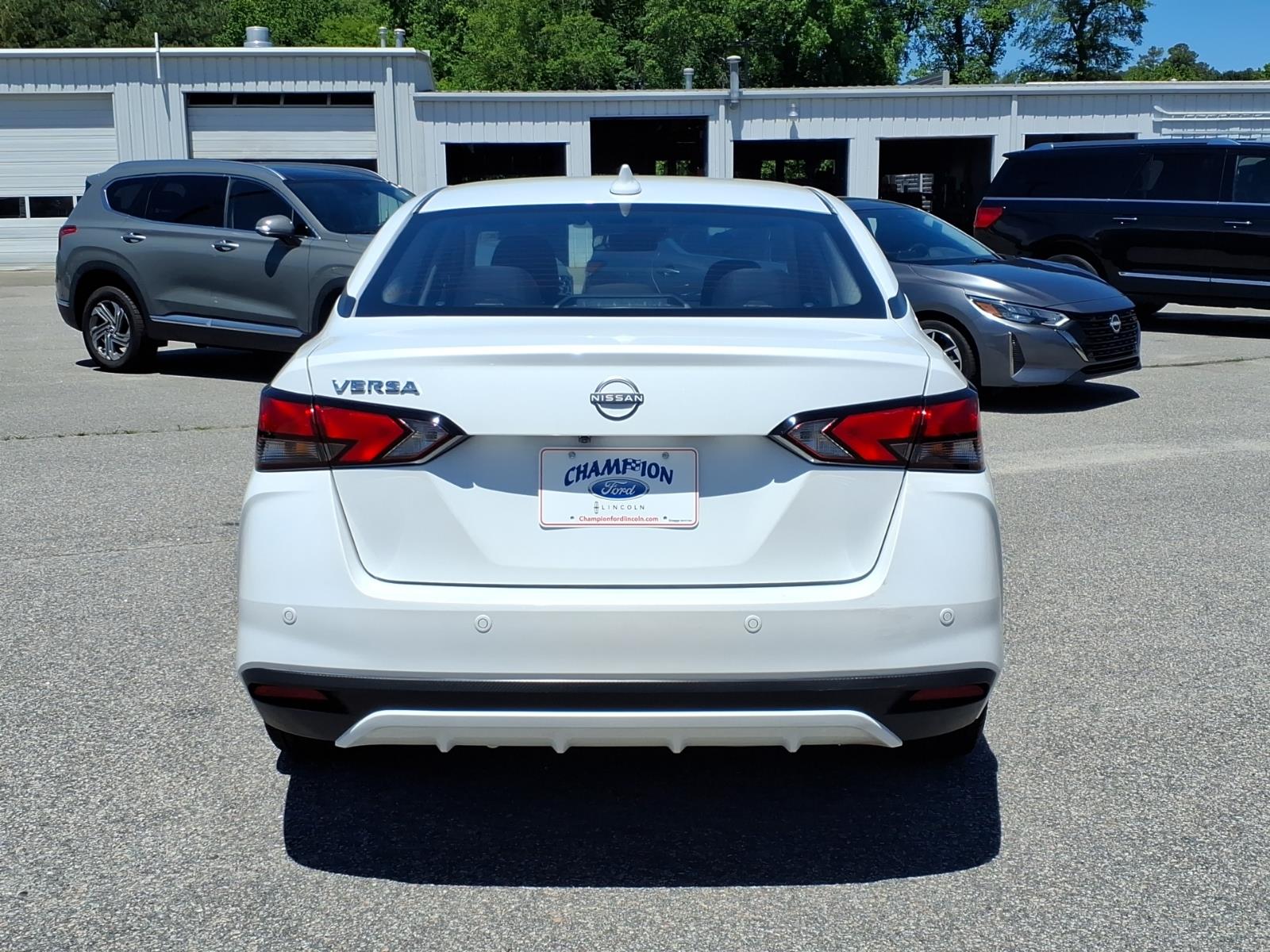 NissanVersa23
