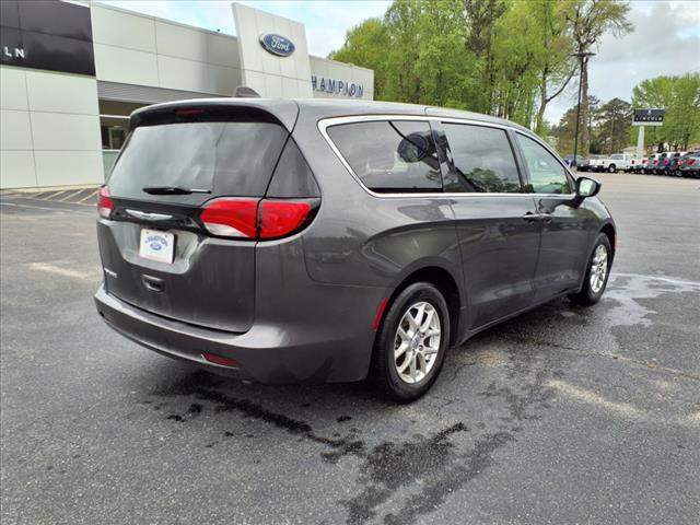 2023 Chrysler Voyager LX