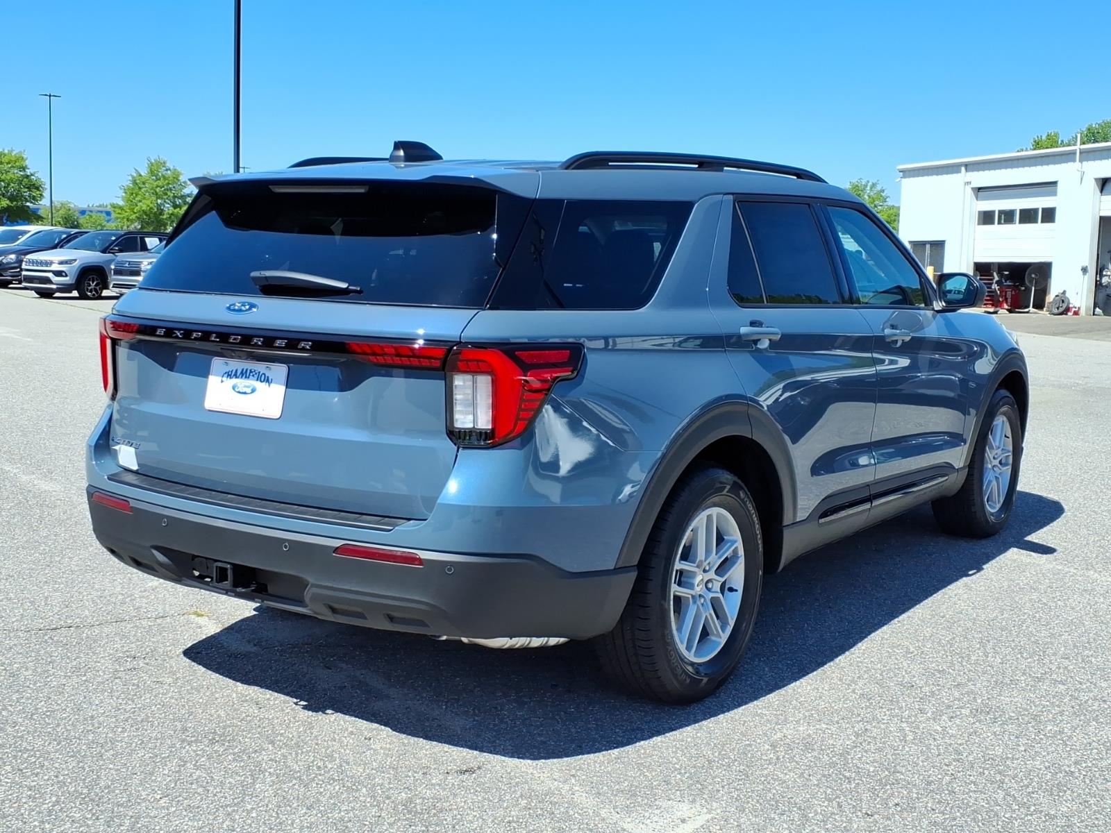 FordExplorer26