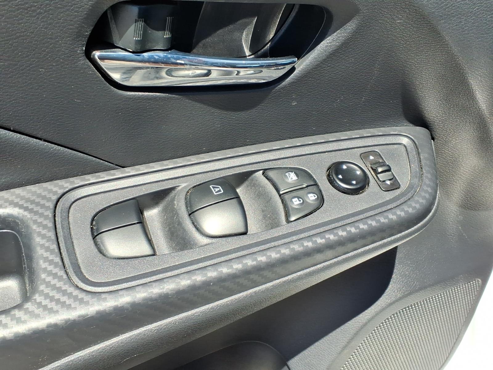 NissanVersa5