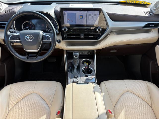 2022 Toyota Highlander Platinum