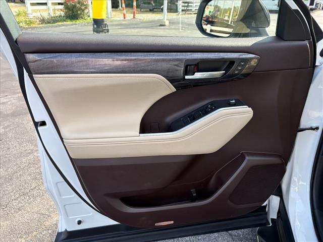 2022 Toyota Highlander Platinum