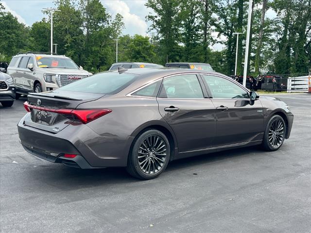 2020 Toyota Avalon Hybrid XSE