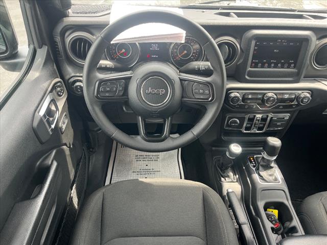 2023 Jeep Gladiator Sport