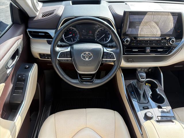 2022 Toyota Highlander Platinum