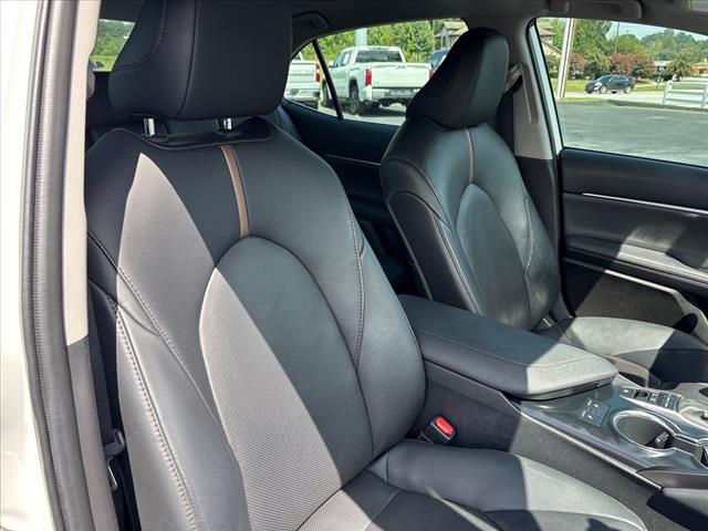 2020 Toyota Camry Hybrid XLE