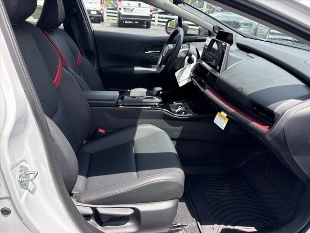 2025 Toyota Prius Plug-in Hybrid 