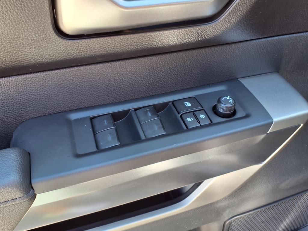 2025 Toyota Tundra SR5 CrewMax photo 10