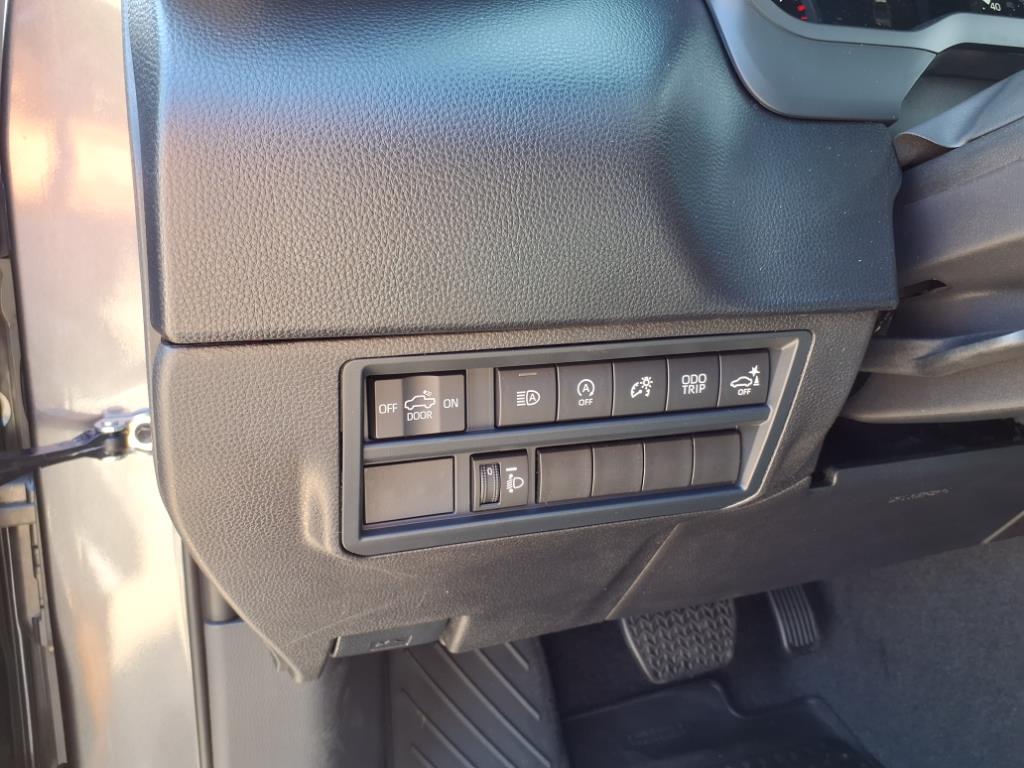 2025 Toyota Tundra SR5 CrewMax photo 11