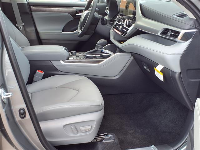 2025 Toyota Highlander Platinum