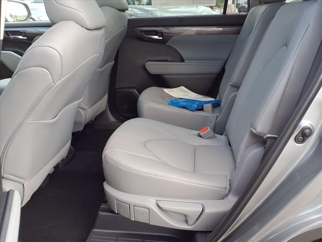 2025 Toyota Highlander Platinum