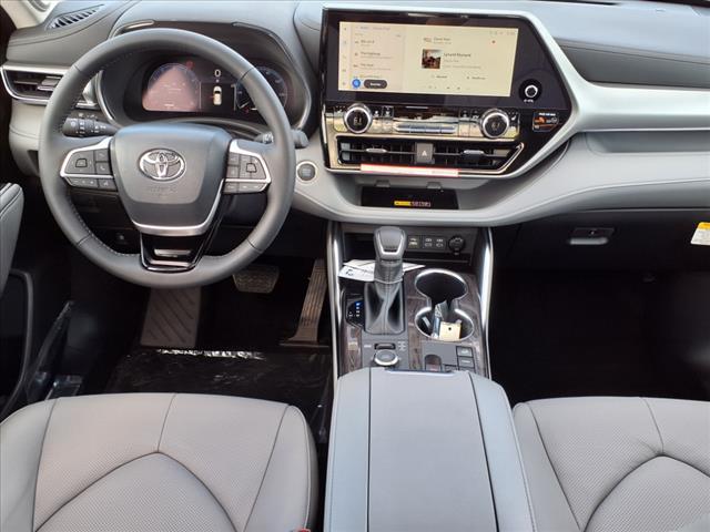 2025 Toyota Highlander Platinum