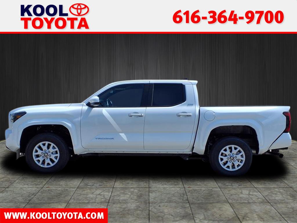 2025 Toyota Tacoma SR5 Double Cab photo 3