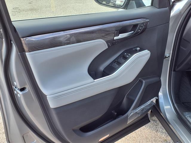 2025 Toyota Highlander Platinum