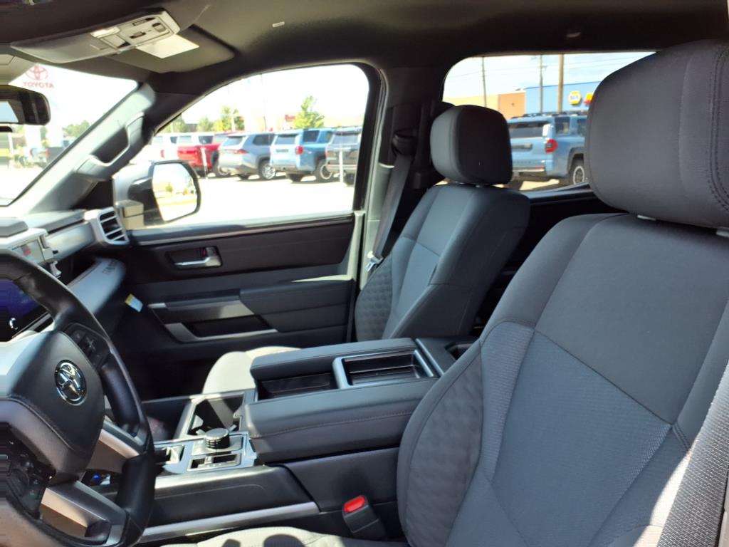 2025 Toyota Tundra SR5 CrewMax photo 7