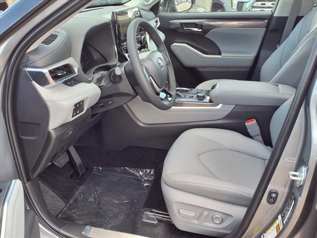 2025 Toyota Highlander Platinum