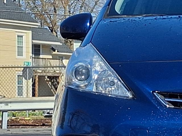 2014 Toyota Prius v TWO