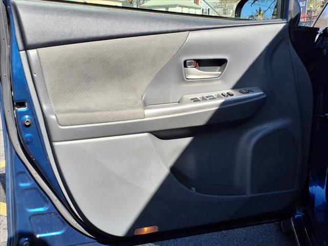 2014 Toyota Prius v TWO