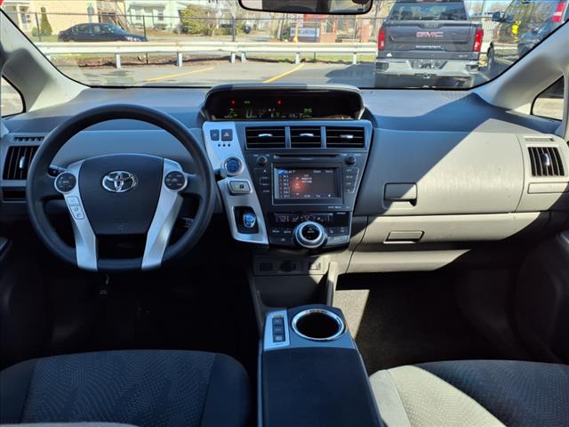 2014 Toyota Prius v TWO