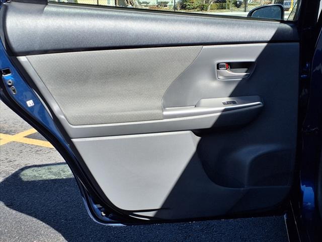 2014 Toyota Prius v TWO
