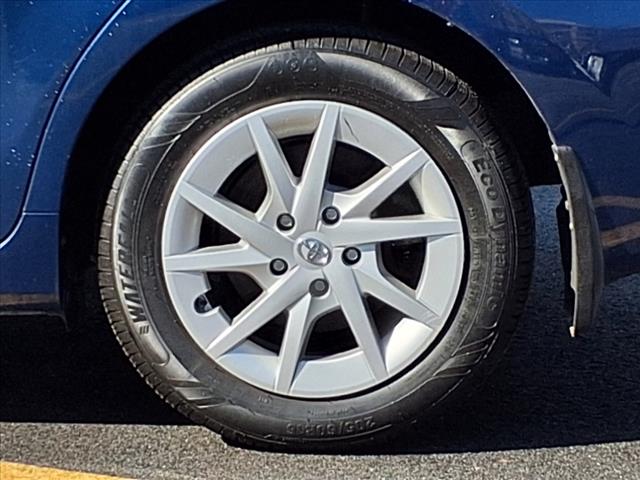 2014 Toyota Prius v TWO