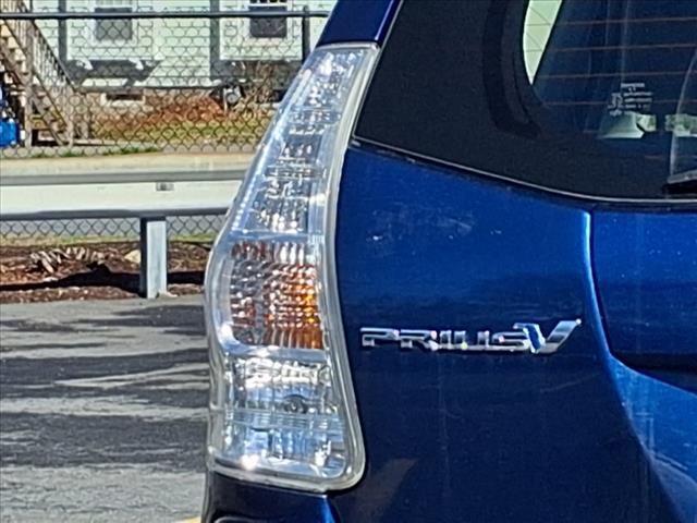 2014 Toyota Prius v TWO