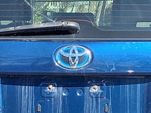 2014 Toyota Prius v TWO