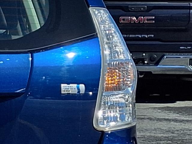 2014 Toyota Prius v TWO
