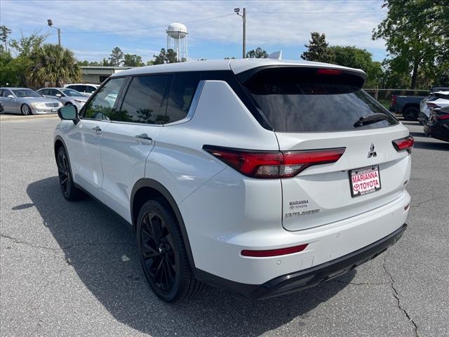 2023 Mitsubishi Outlander SE