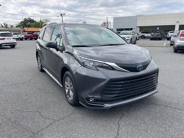 2025 Toyota Sienna XLE 7-Passenger