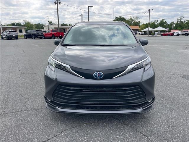 2025 Toyota Sienna XLE 7-Passenger