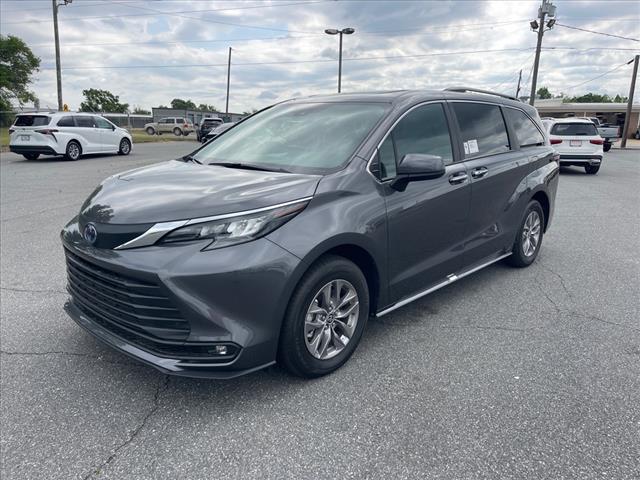 2025 Toyota Sienna XLE 7-Passenger