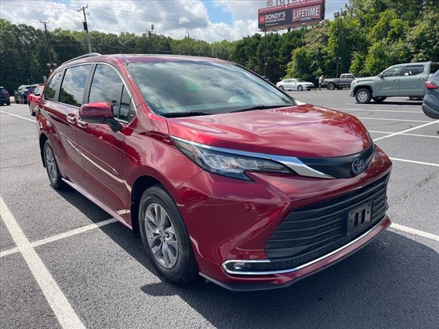 2023 Toyota Sienna XLE 8-Passenger