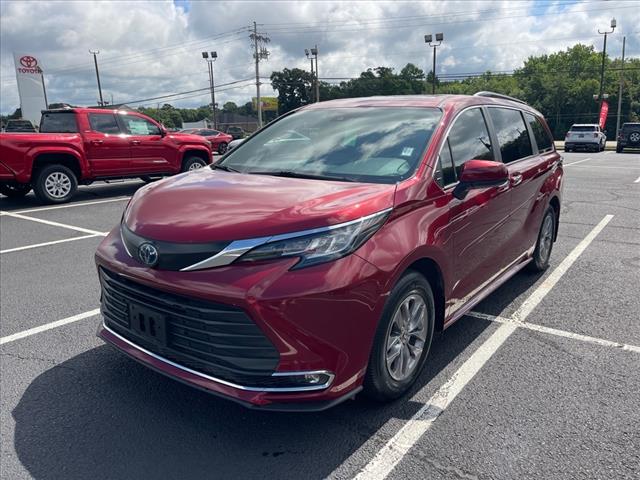 2023 Toyota Sienna XLE 8-Passenger