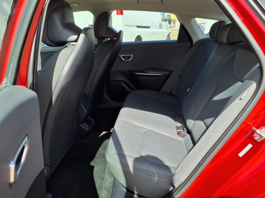 2025 Kia K4 LXS - Photo 12