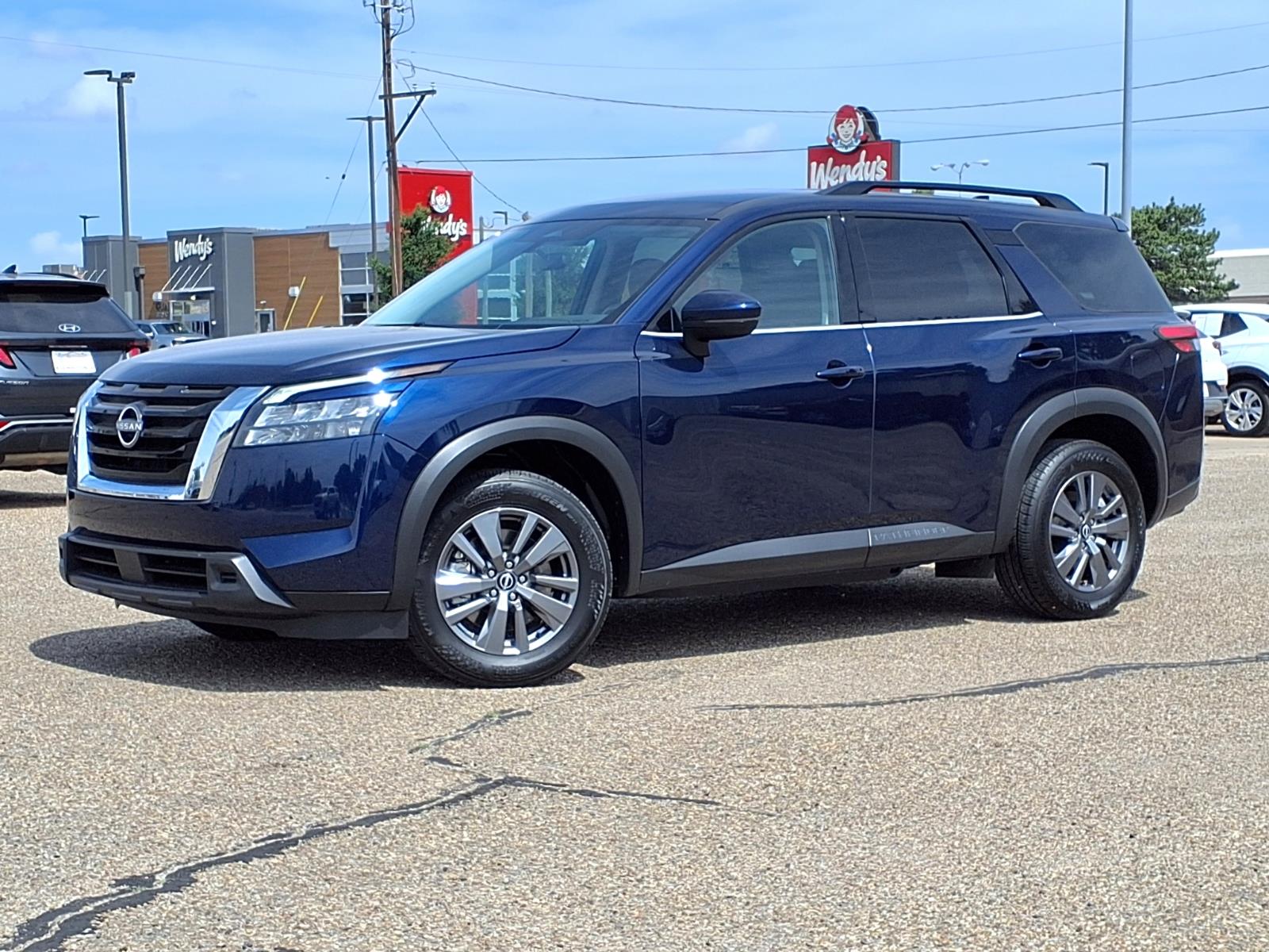 2025 Nissan Pathfinder SV