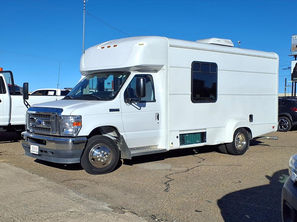 2021 Ford E-Series Cutaway Base's photo