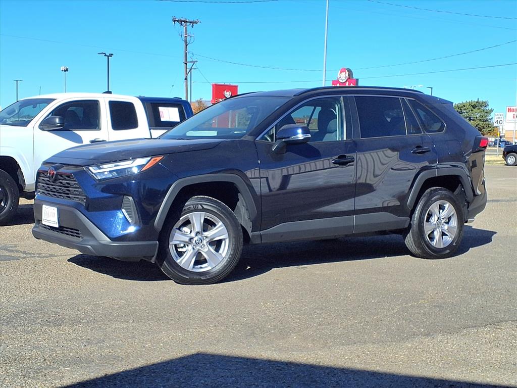 2025 Toyota RAV4 XLE's photo