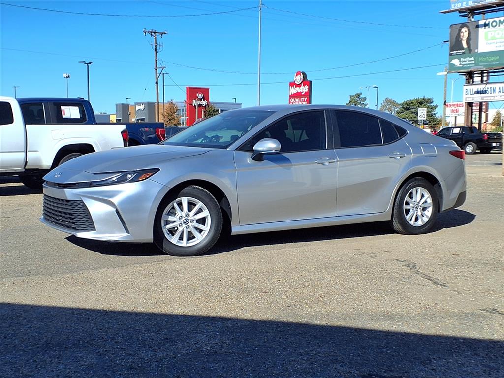 2025 Toyota Camry LE - main photo