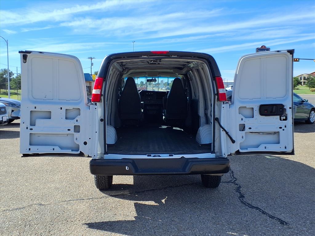 2023 GMC Savana Cargo Work Van - Photo 6