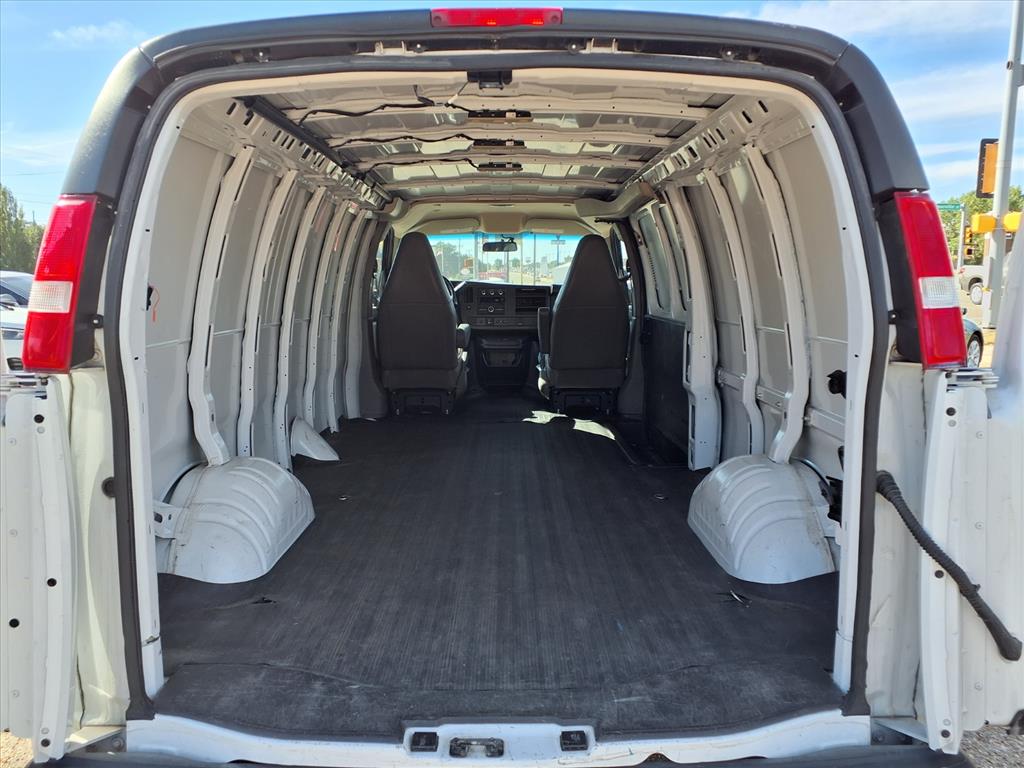 2023 GMC Savana Cargo Work Van - Photo 7