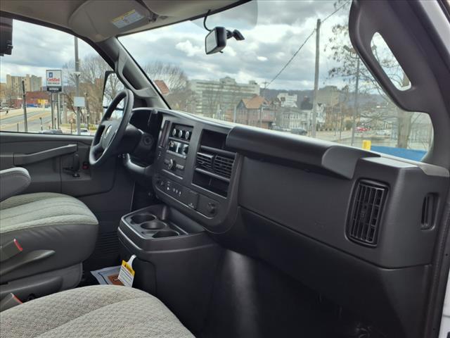 2025 Chevrolet Express 3500