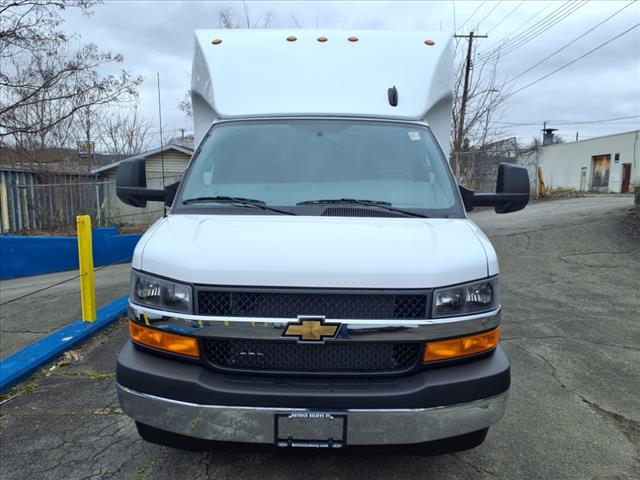 2025 Chevrolet Express 3500