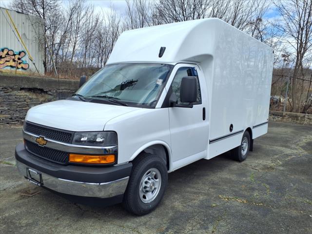 2025 Chevrolet Express 3500